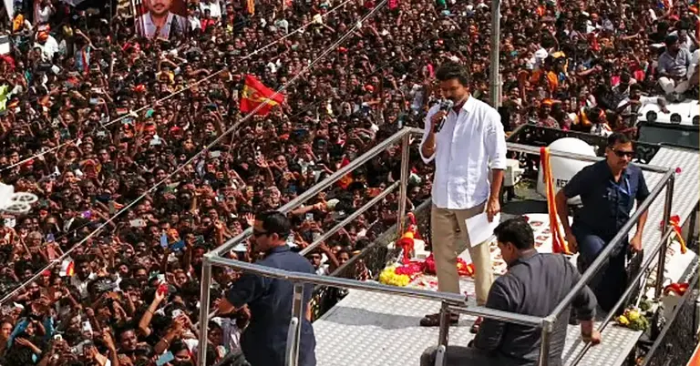 তামিলনাড়ুতে বিজয়ের ‘হুইসেল রেভল্যুশন’, চমক দেখাচ্ছে টিভিকে